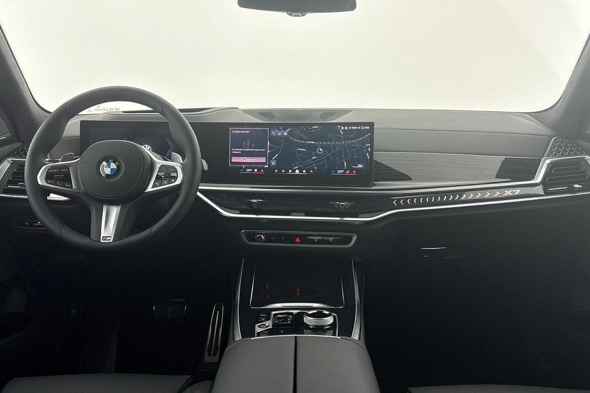 2025 BMW X7 - 27
