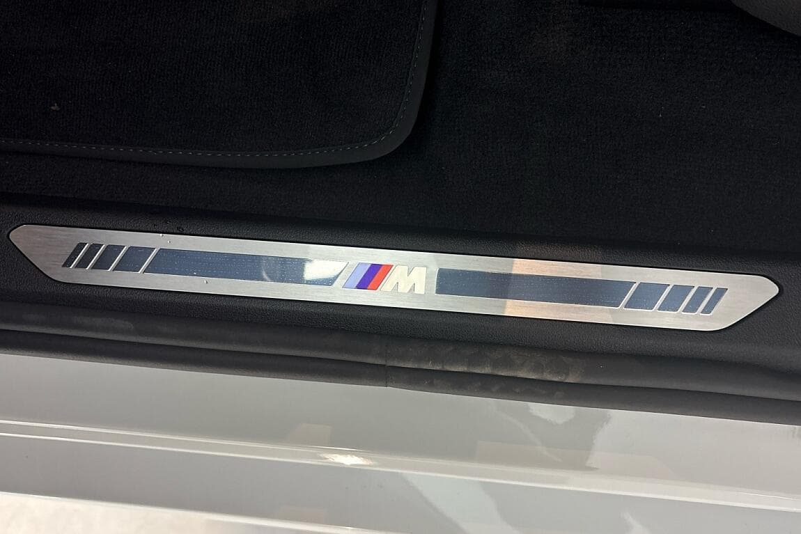2025 BMW X7 - 33