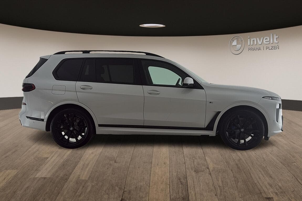 2025 BMW X7 - 3