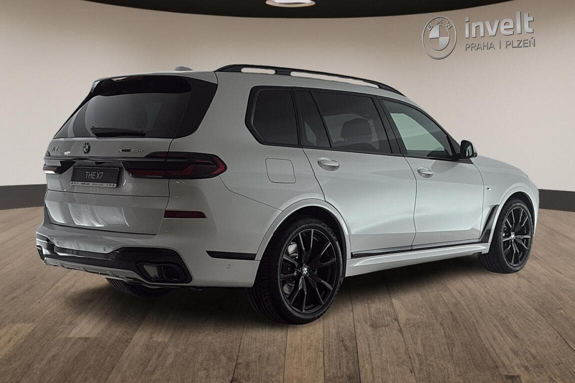 2025 BMW X7 - 5