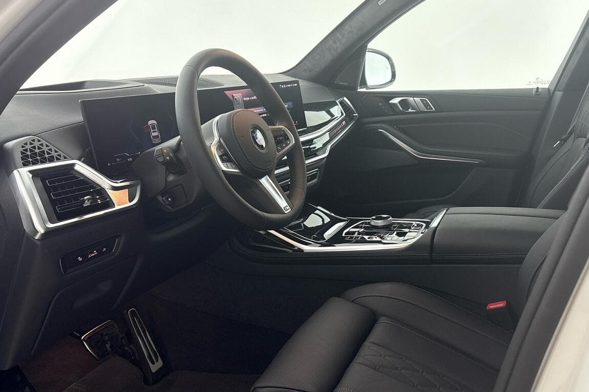 2025 BMW X7 - 9