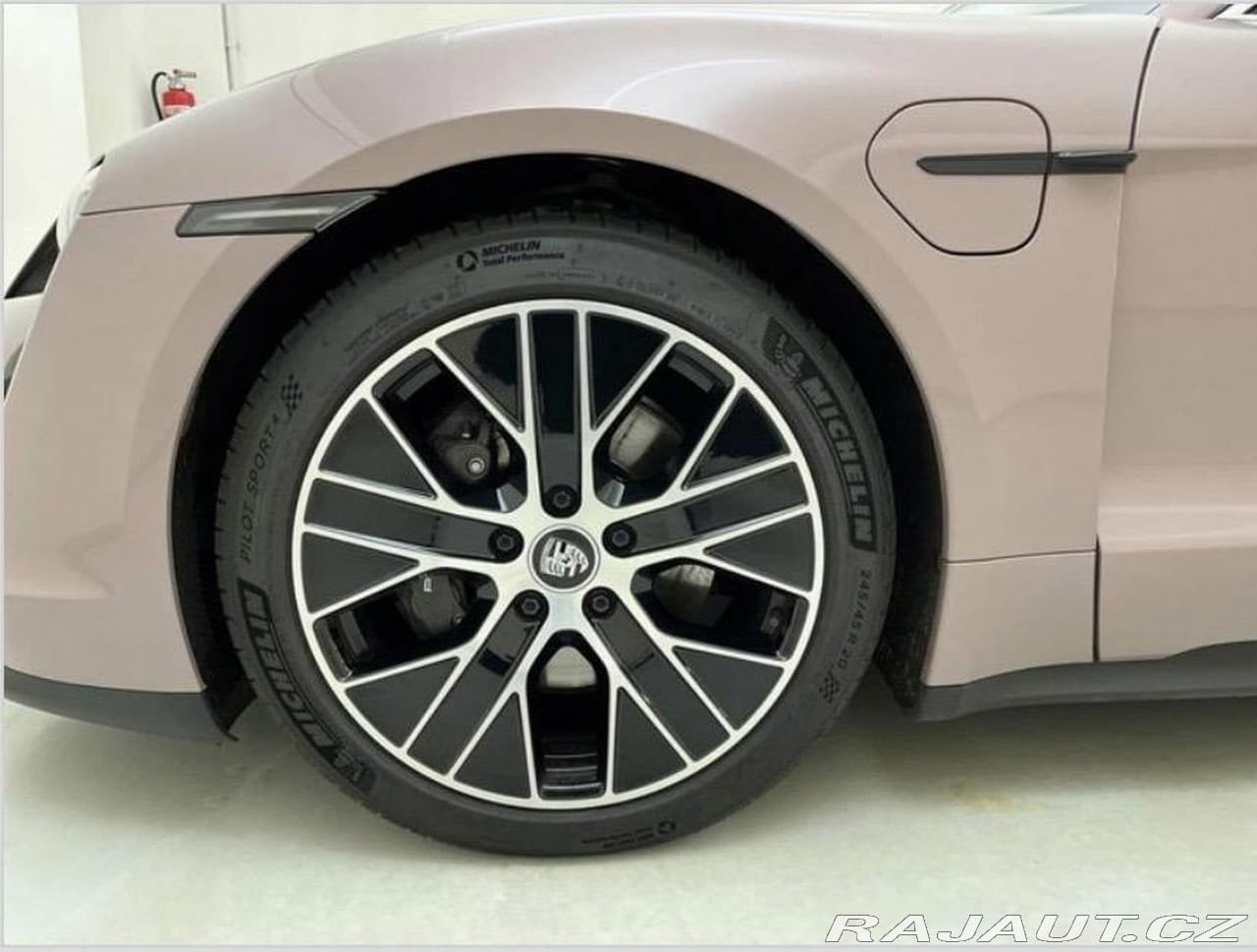 2024 Porsche TAYCAN - 21