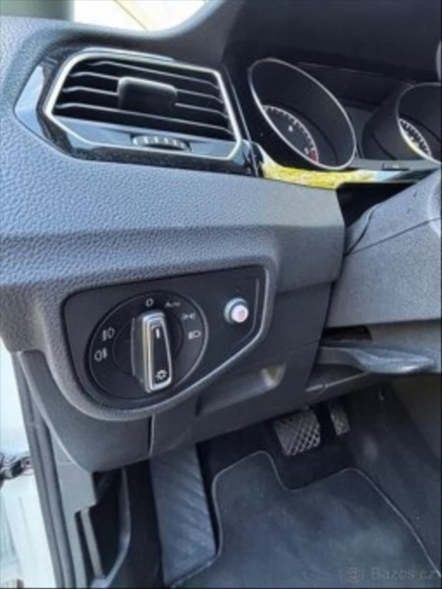 Volkswagen GOLF - 3