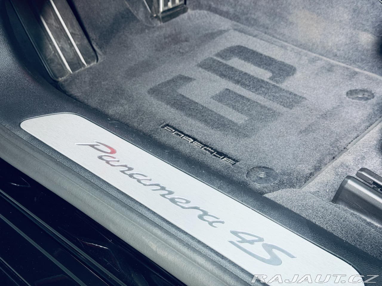 2017 Porsche PANAMERA - 18