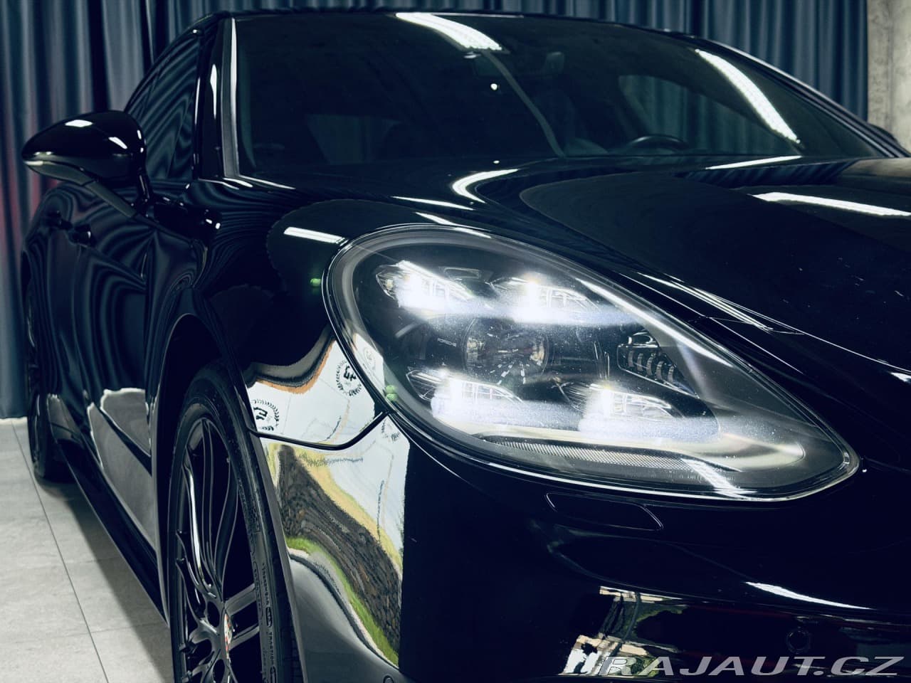 2017 Porsche PANAMERA - 4