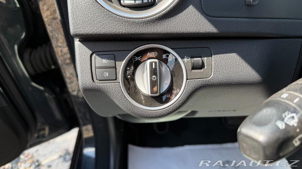 2012 Mercedes-Benz C-CLASS - 11