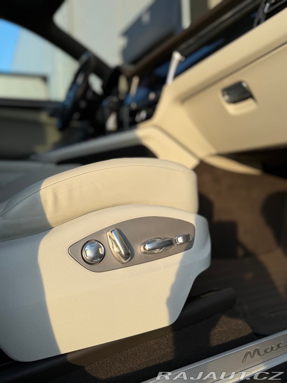 2019 Porsche MACAN - 18