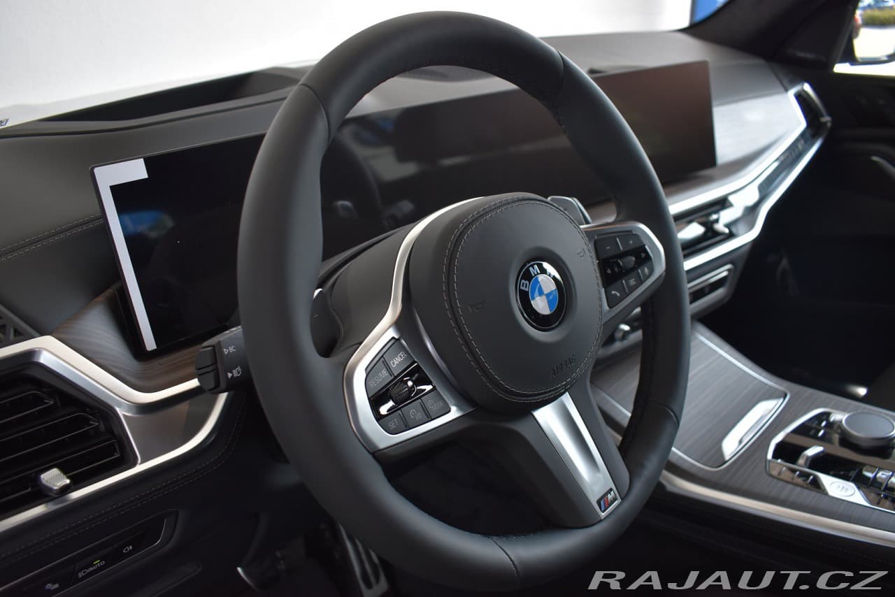 2025 BMW X7 - 10