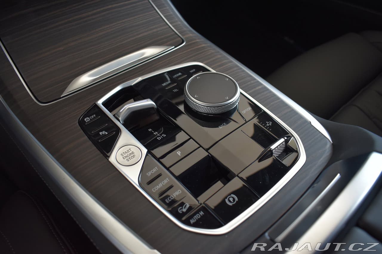 2025 BMW X7 - 11