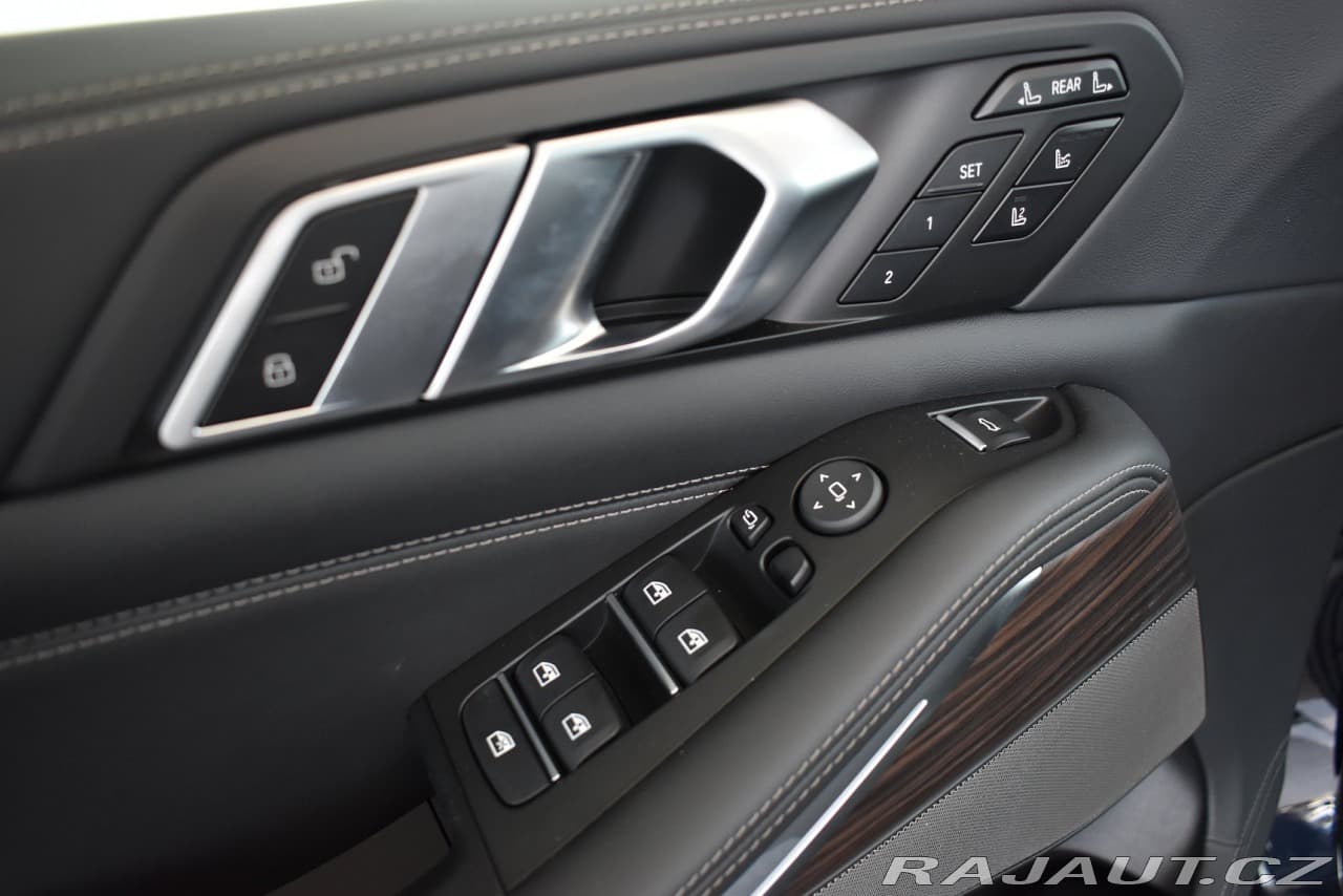 2025 BMW X7 - 16