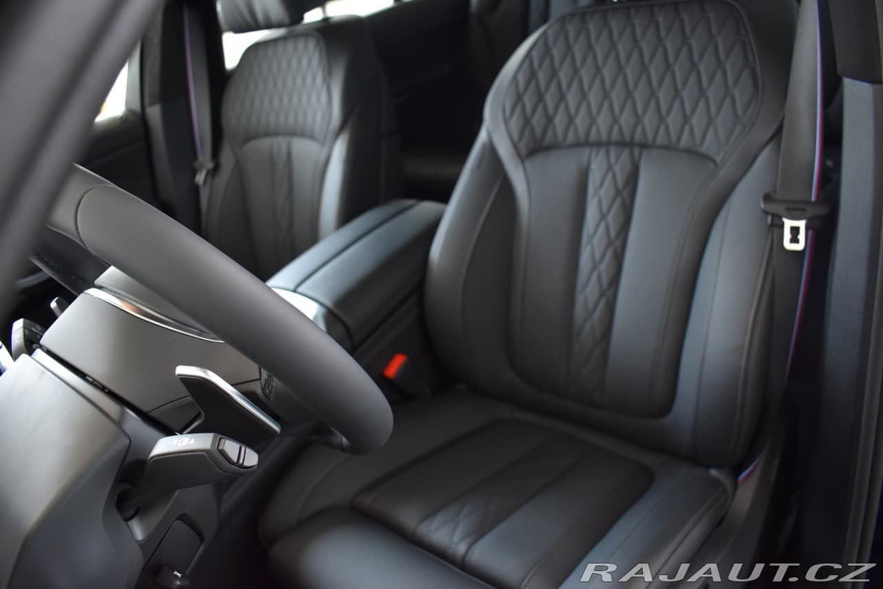 2025 BMW X7 - 9