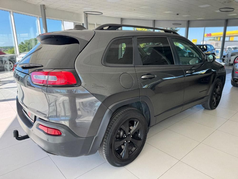 2017 Jeep CHEROKEE - 5