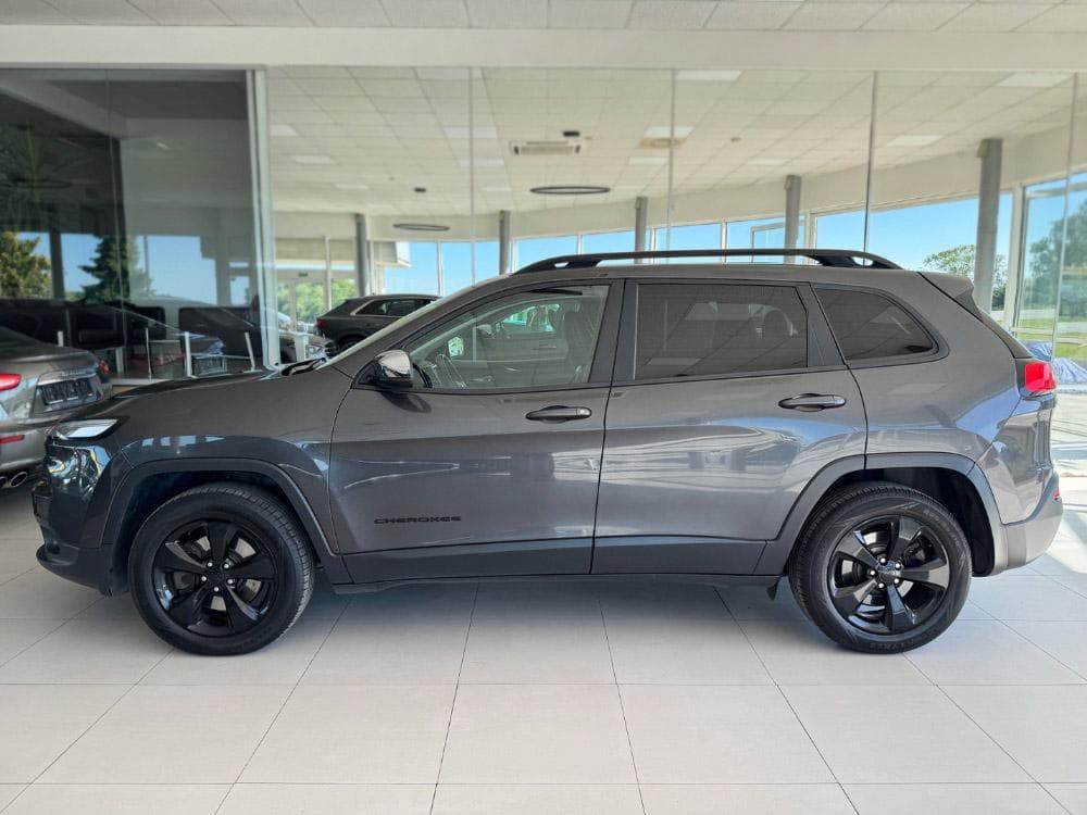 2017 Jeep CHEROKEE - 8