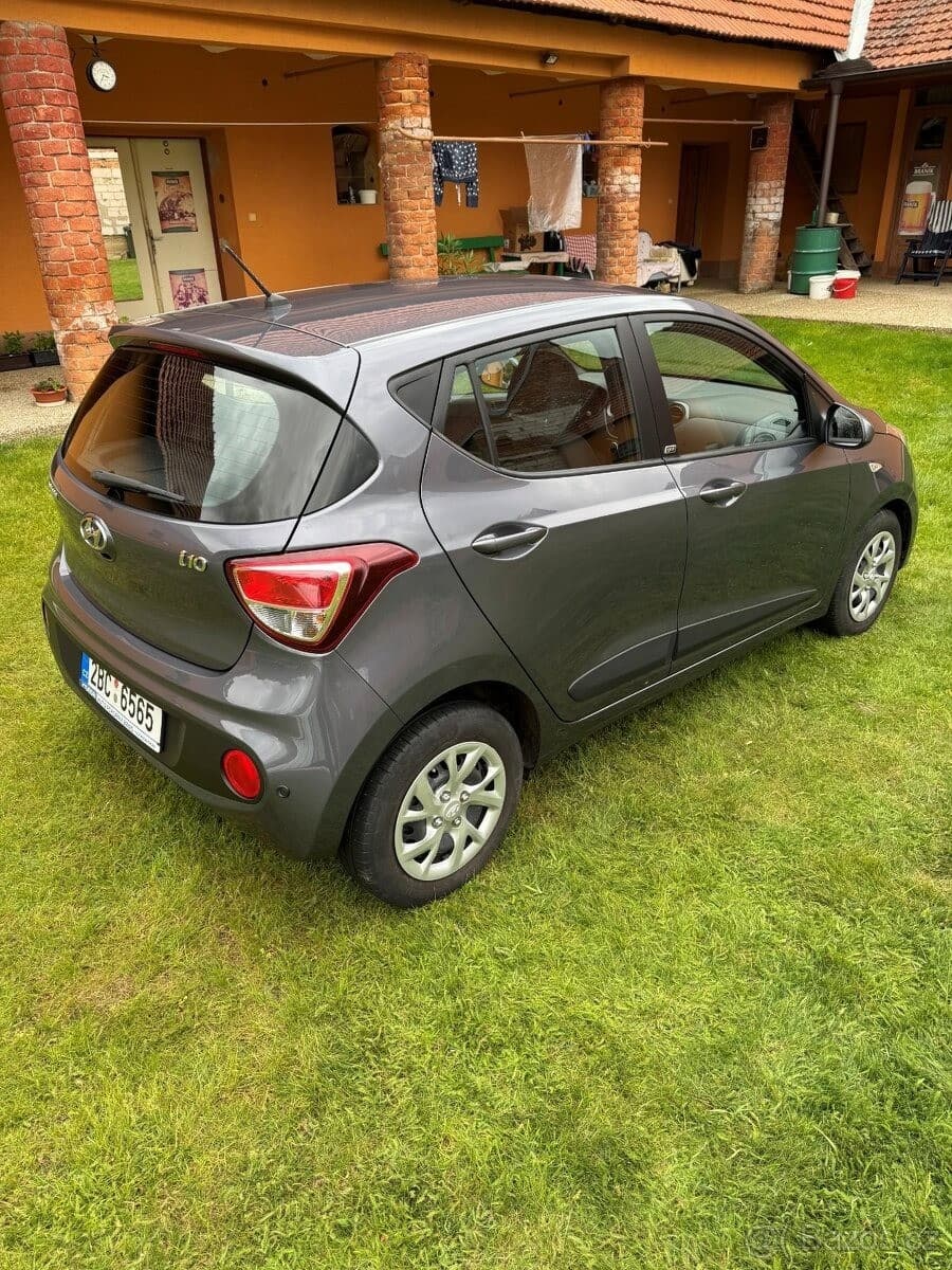 Hyundai i10 - 10