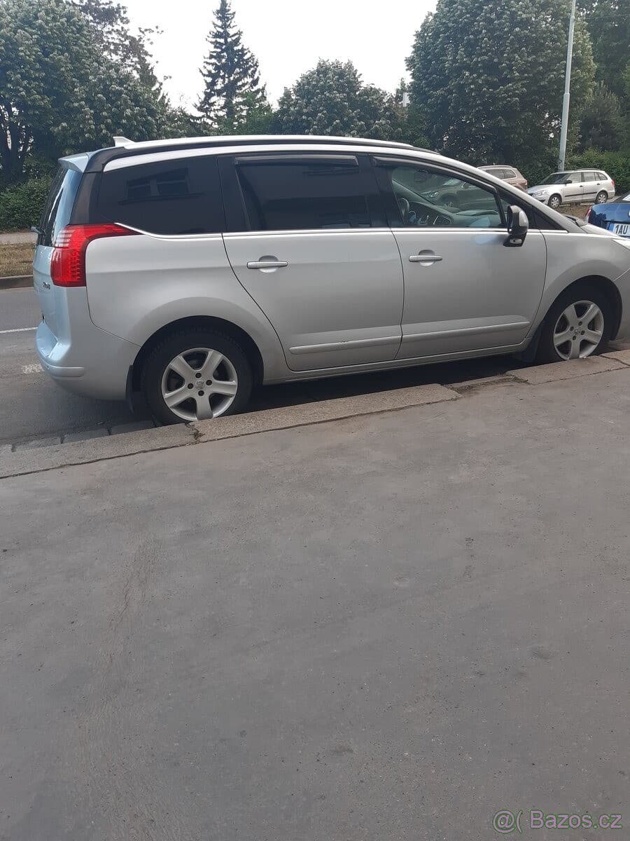 2010 Peugeot 5008 - 2