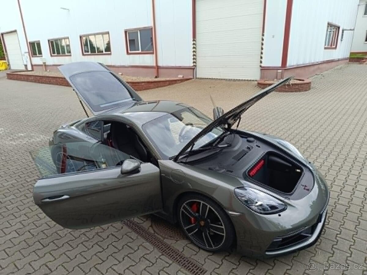 2024 Porsche 718 - 16