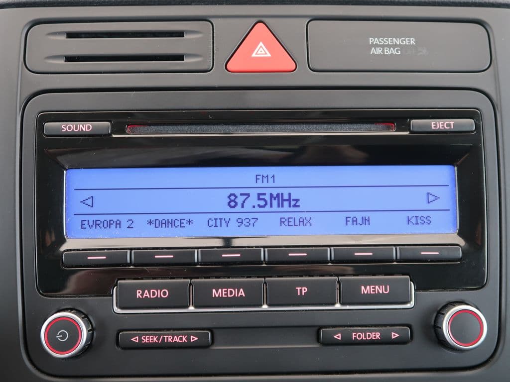 2011 Volkswagen GOLF - 17