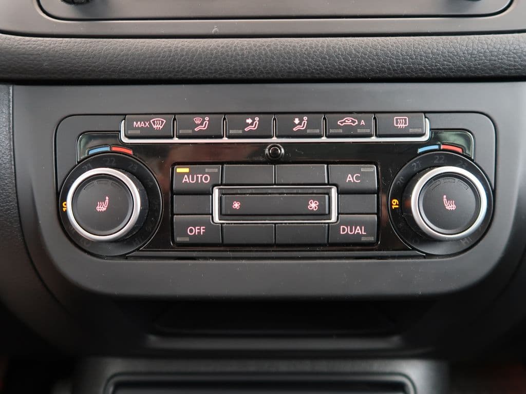 2011 Volkswagen GOLF - 18