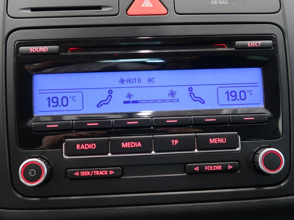 2011 Volkswagen GOLF - 19
