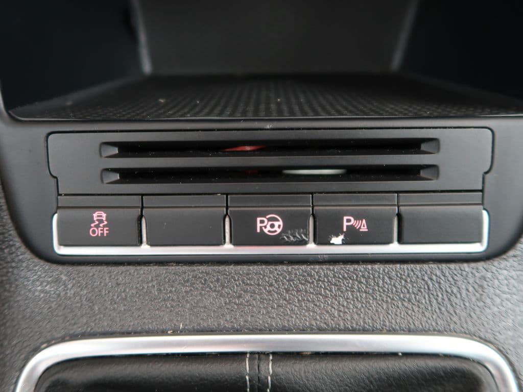 2011 Volkswagen GOLF - 20