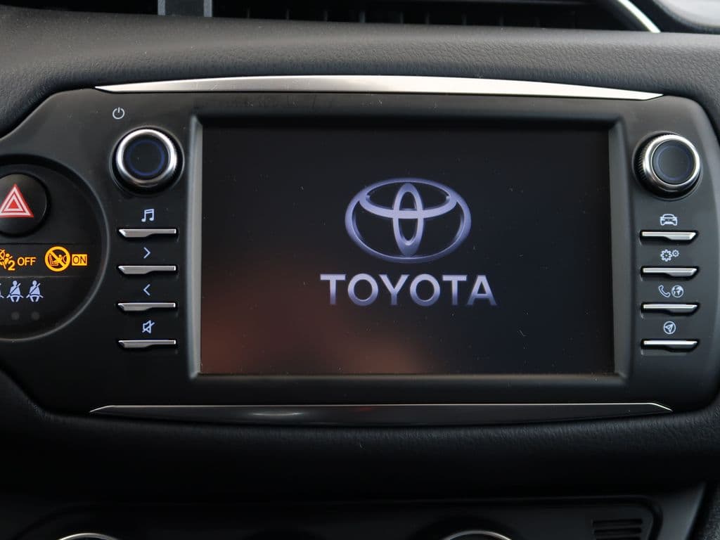 2018 Toyota YARIS - 18