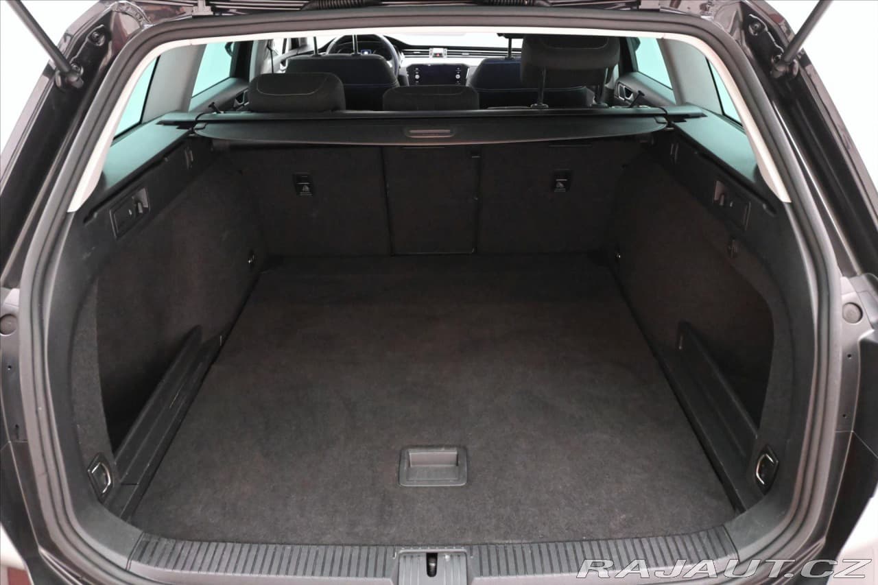 2023 Volkswagen PASSAT - 10