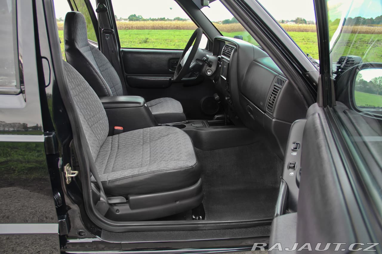 2001 Jeep CHEROKEE - 11