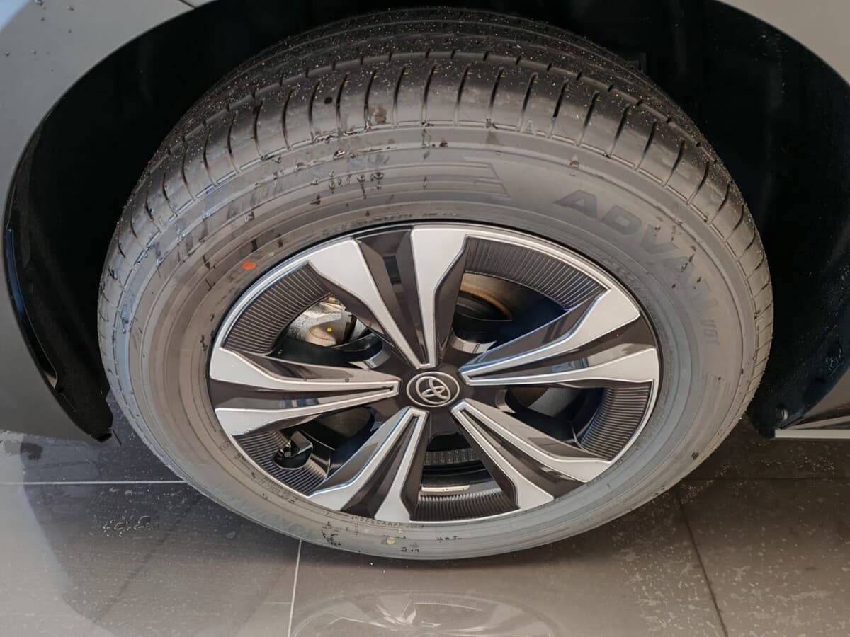 2025 Toyota bZ4X - 12