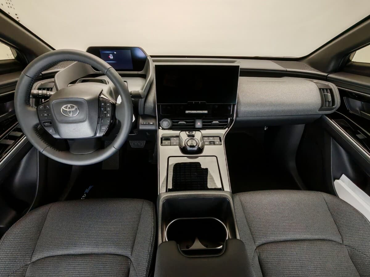 2025 Toyota bZ4X - 15