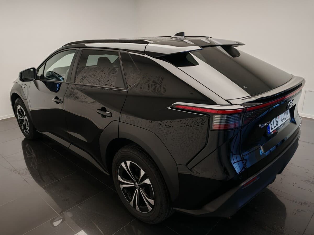 2025 Toyota bZ4X - 6