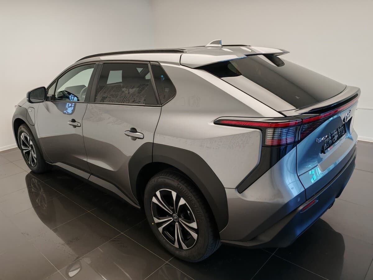 2025 Toyota bZ4X - 6