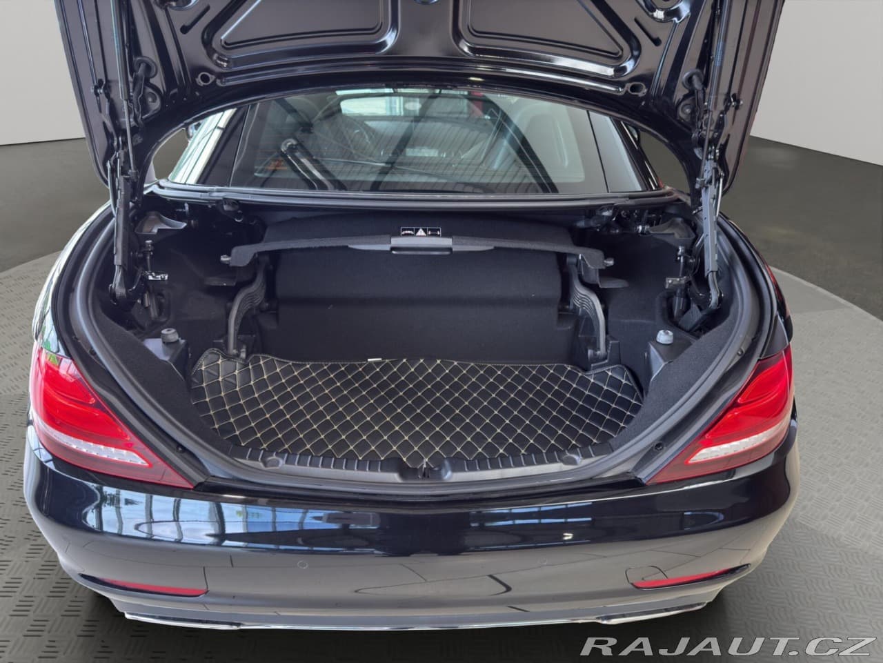 2017 Mercedes-Benz SLC - 19