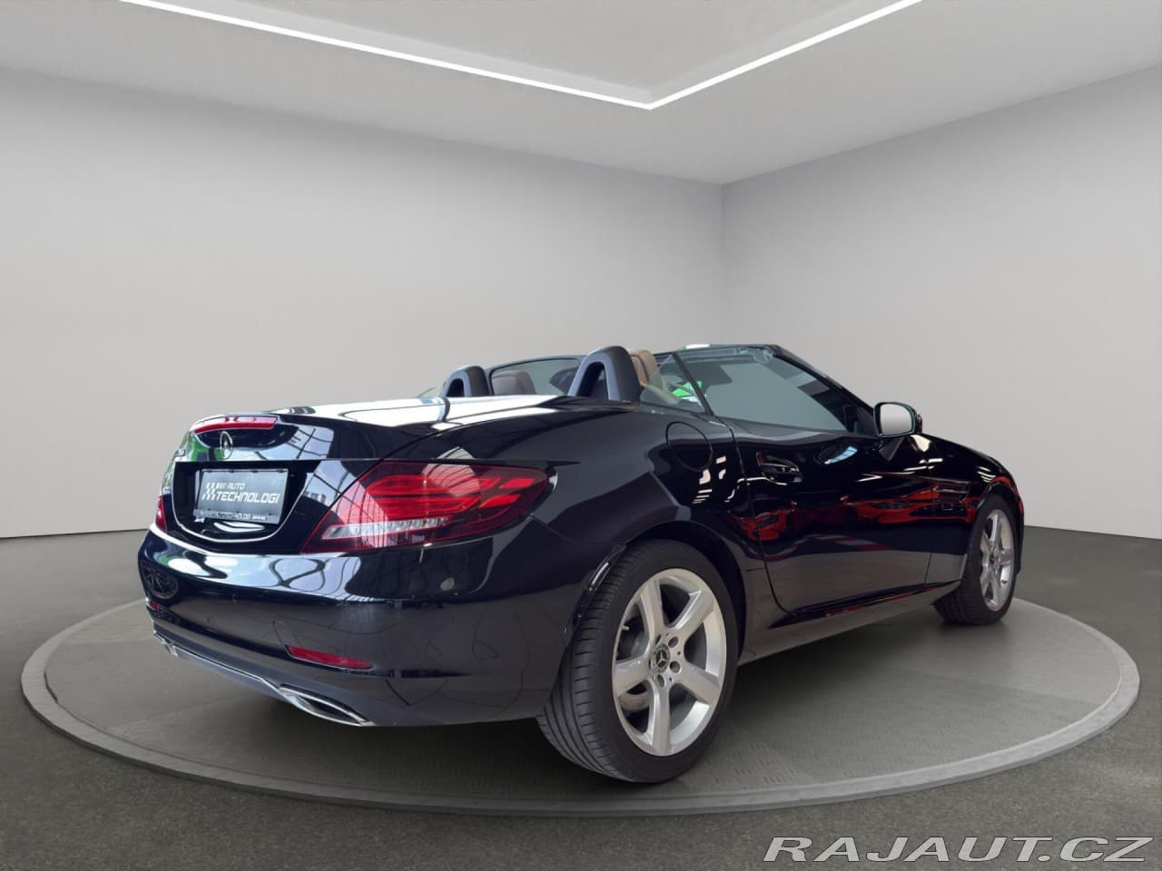 2017 Mercedes-Benz SLC - 8