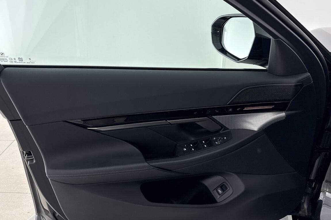 2025 BMW 5-SERIES - 43