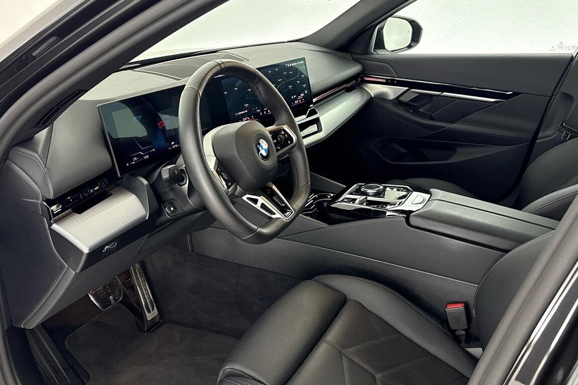 2025 BMW 5-SERIES - 16