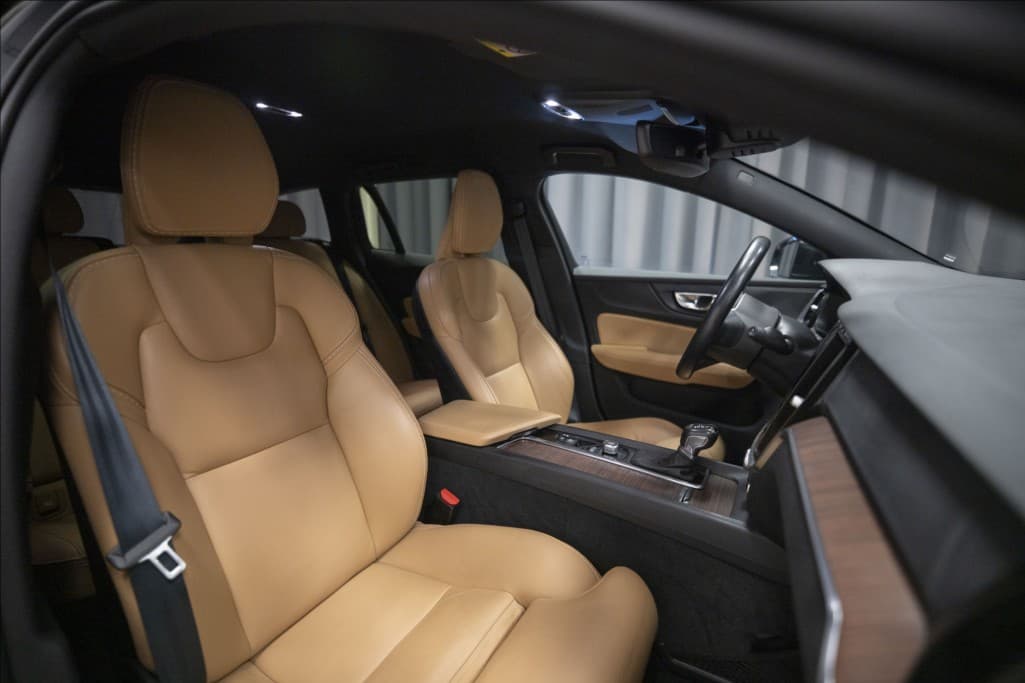 2019 Volvo V60 - 28