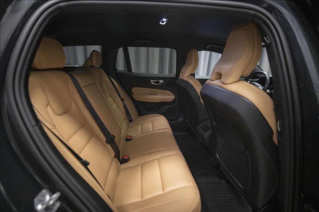 2019 Volvo V60 - 31