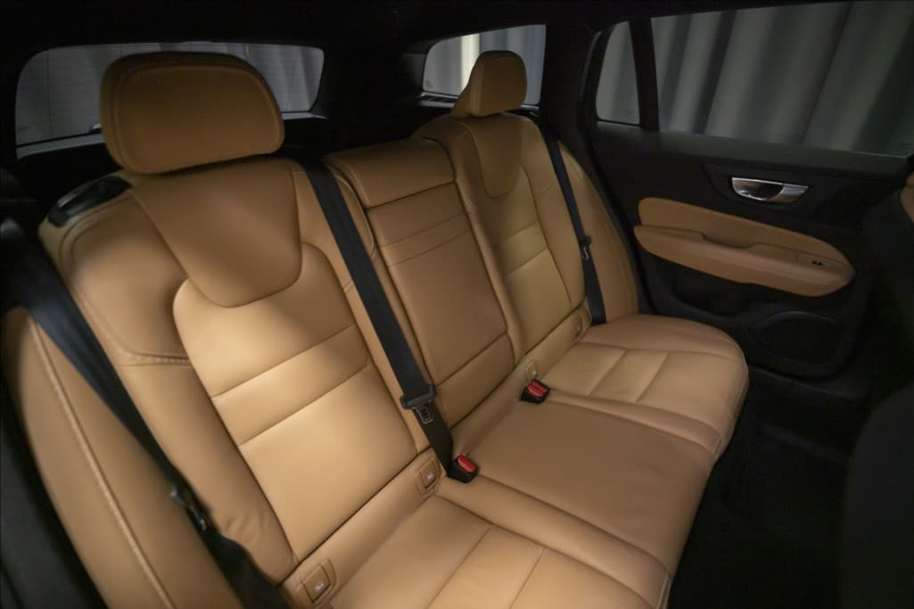 2019 Volvo V60 - 34