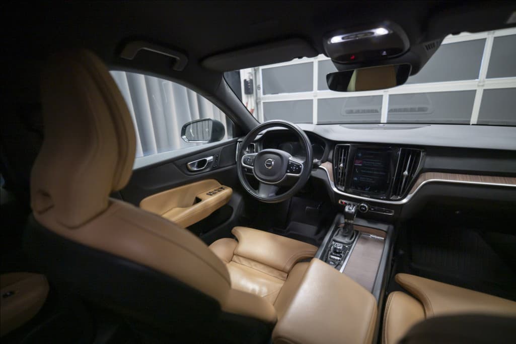 2019 Volvo V60 - 37