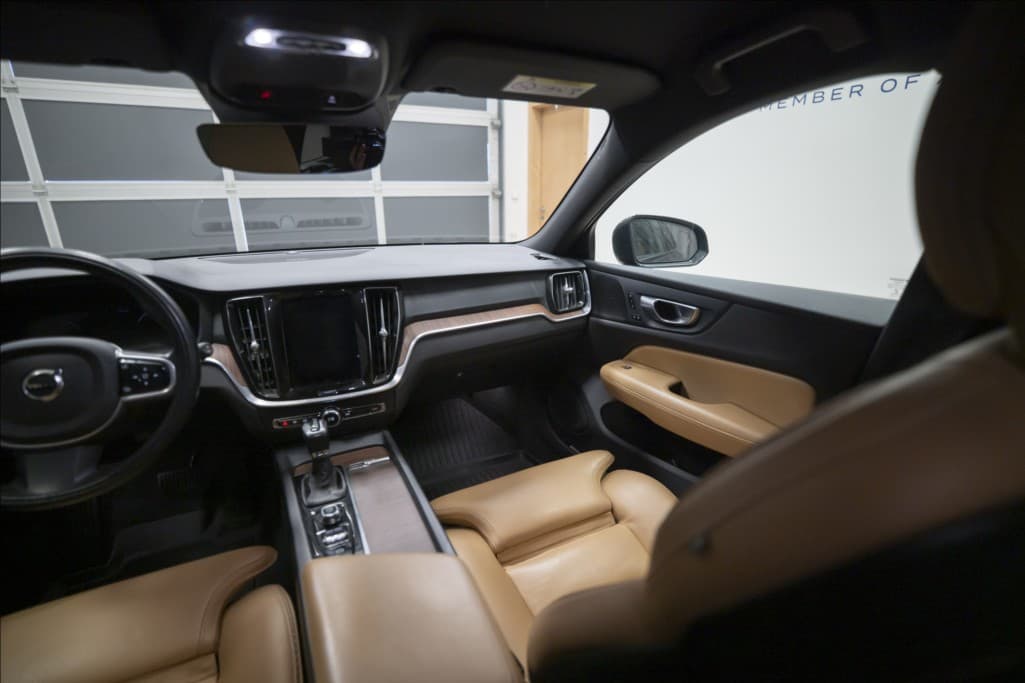 2019 Volvo V60 - 43