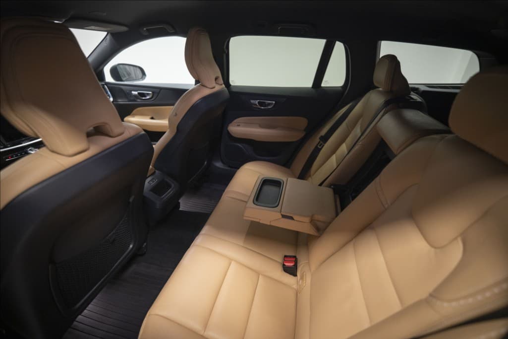 2019 Volvo V60 - 49