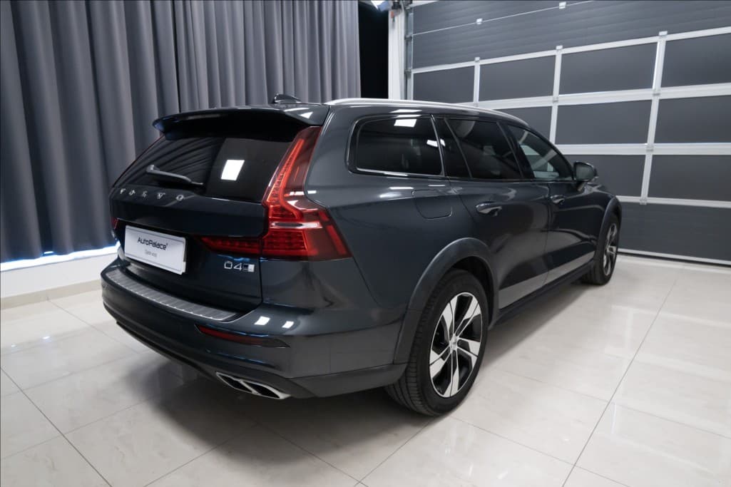 2019 Volvo V60 - 10