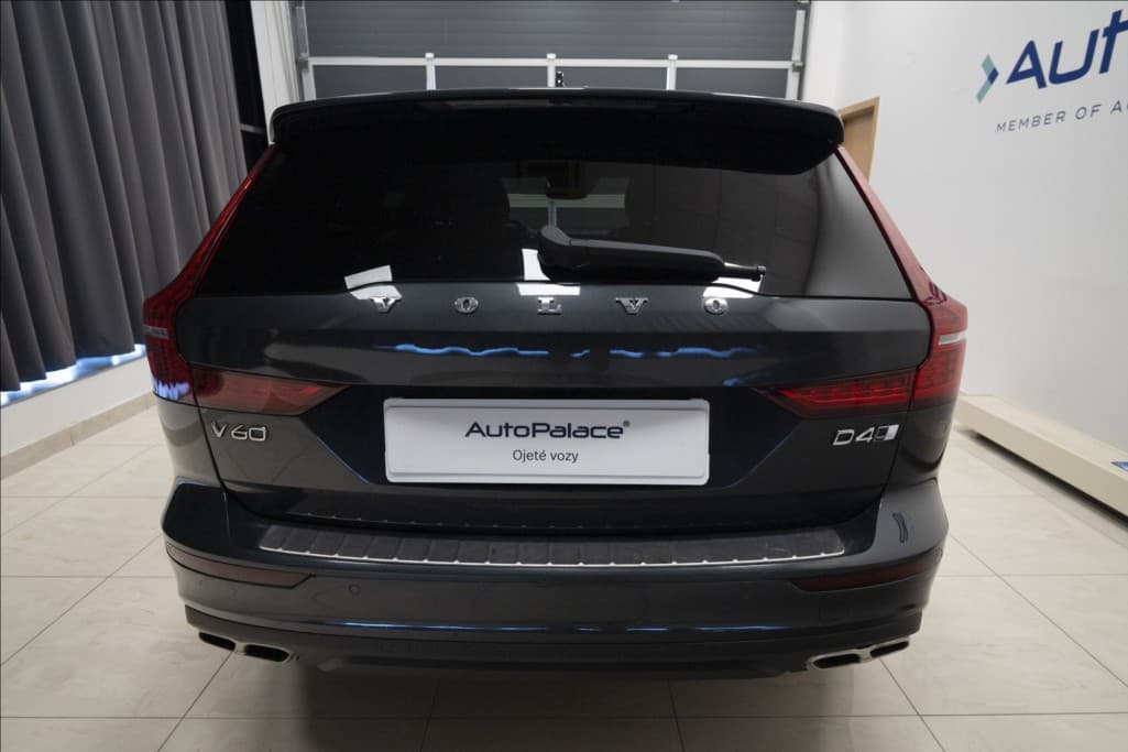 2019 Volvo V60 - 13