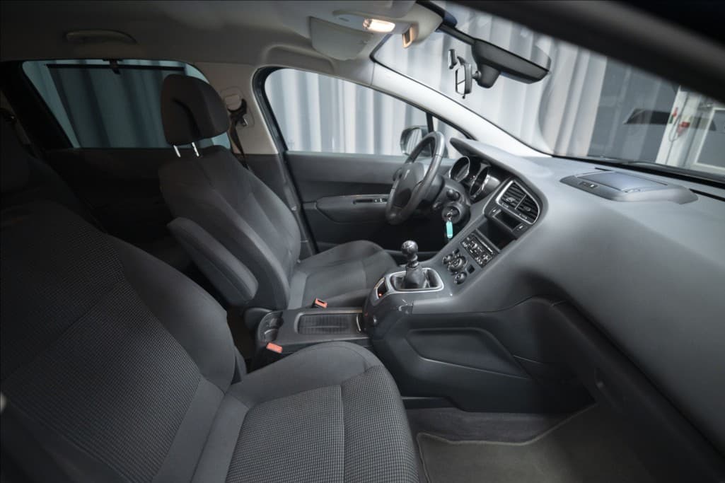 2014 Peugeot 5008 - 13