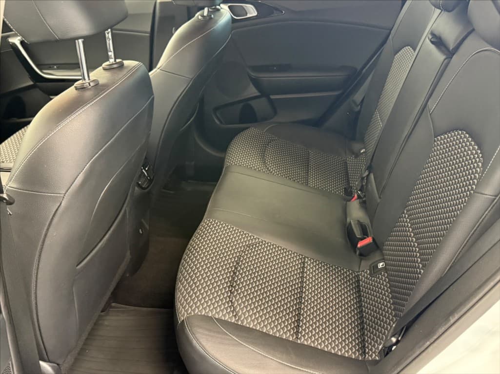 2023 Kia XCEED - 31