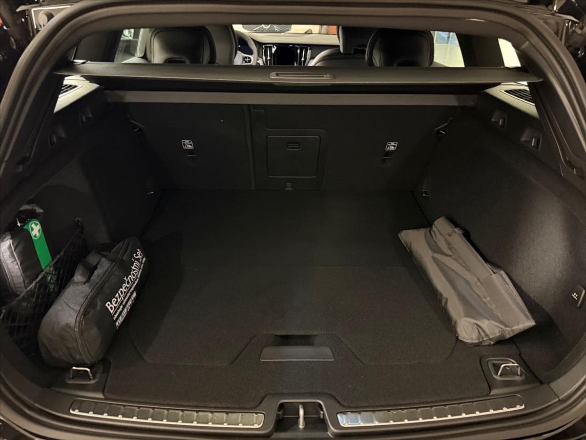 2026 Volvo V60 - 23