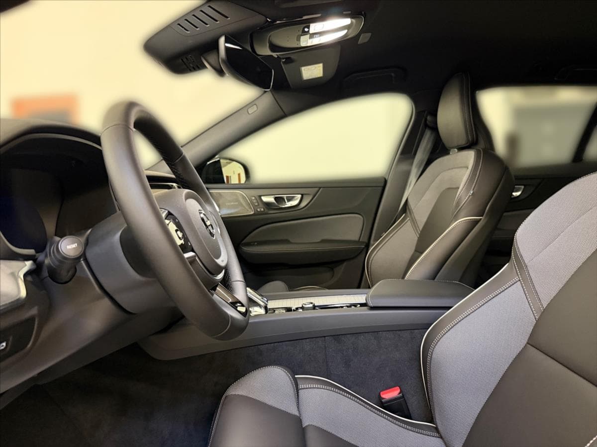 2026 Volvo V60 - 13