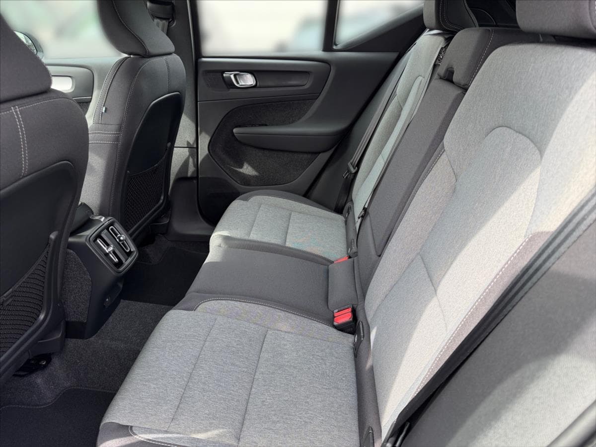 2026 Volvo XC40 - 21