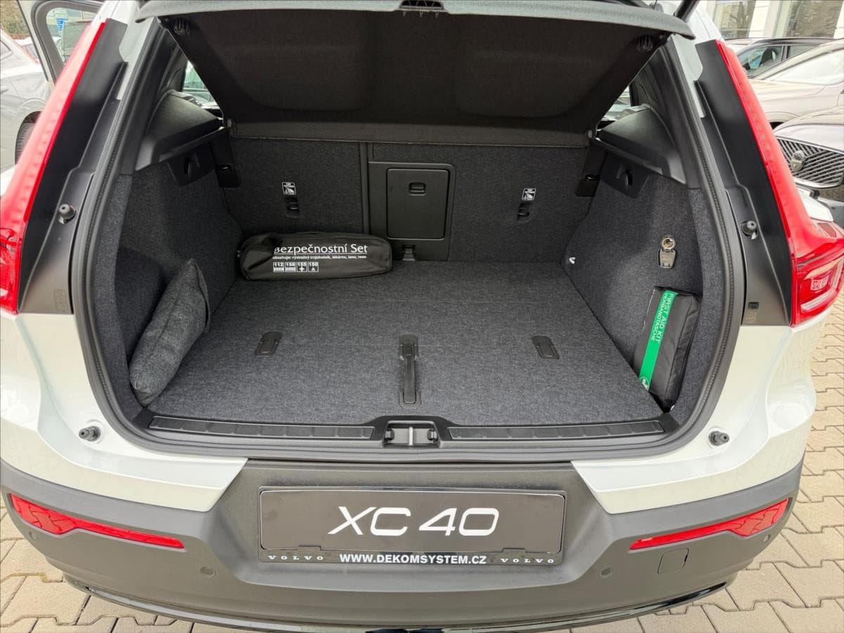 2026 Volvo XC40 - 23