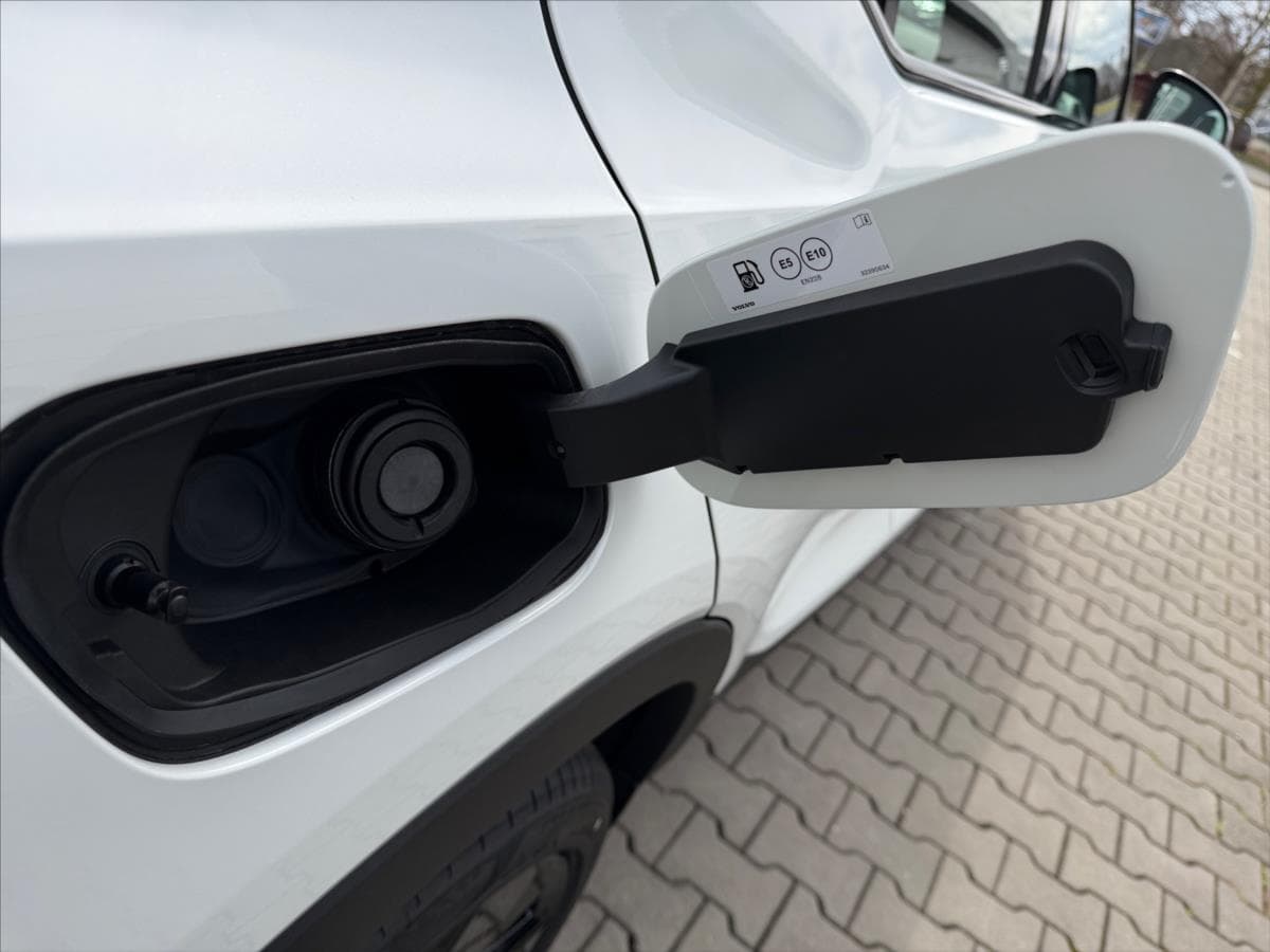 2026 Volvo XC40 - 25